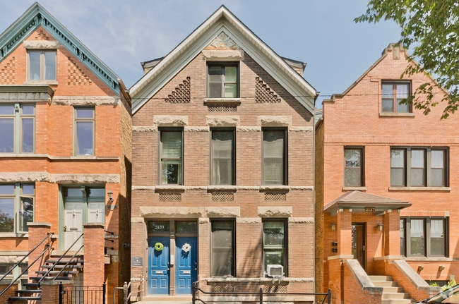 Building Photo - 2139 N Oakley Ave