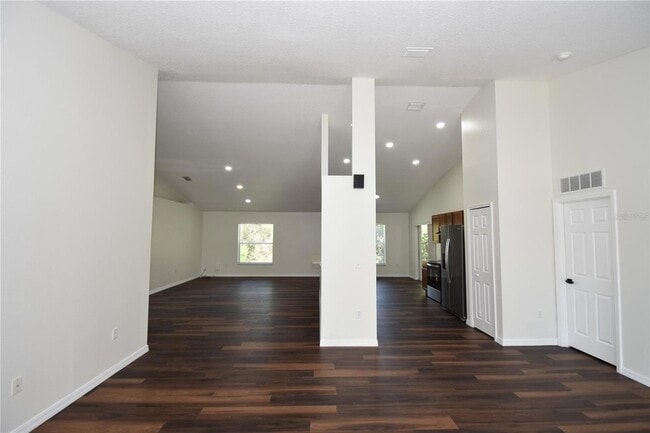 Foto del edificio - 33 Prattwood Ln