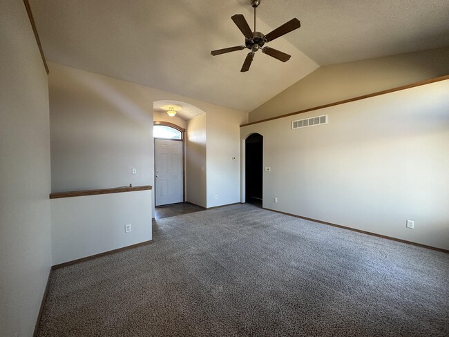 Building Photo - 2453 Fieldstone Dr