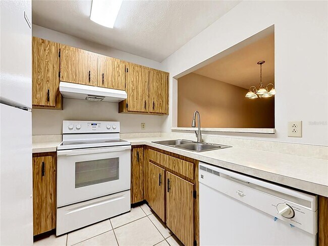 Foto del edificio - 2113 NE 38th St