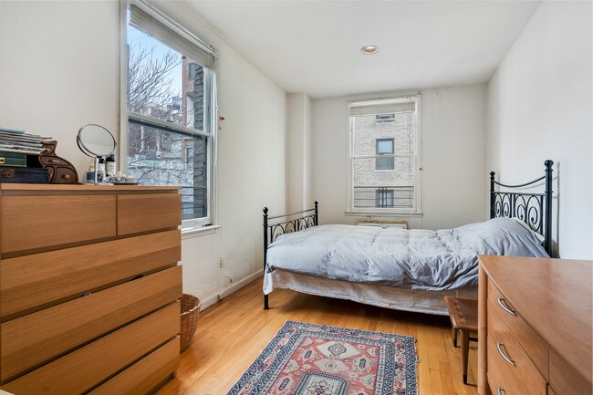 Building Photo - 43 W 85th St