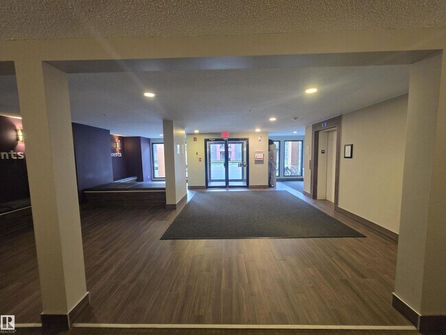Photo du bâtiment - 340 Windermere Rd NW