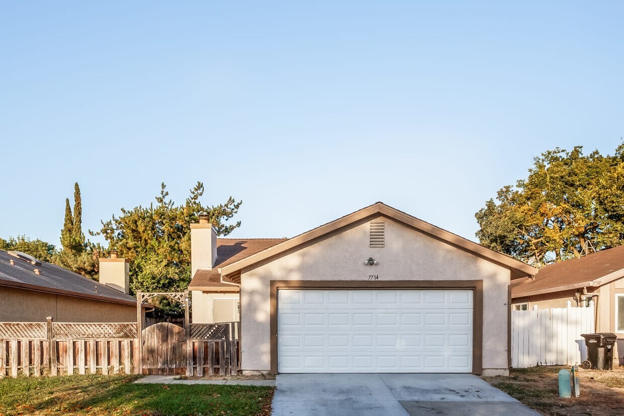 Foto principal - 7714 Harvest Woods Dr
