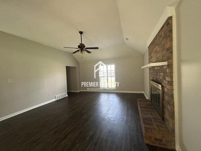 Building Photo - 7067 Apple Creek