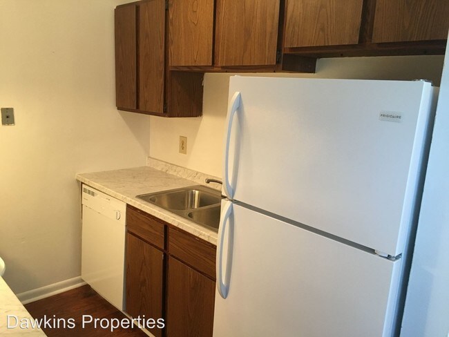Building Photo - 200 N Peartree Ln