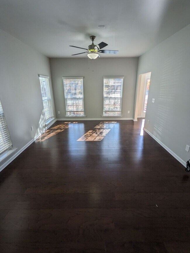 Foto del edificio - Stunning 7 Bedroom House with a Loft and U...
