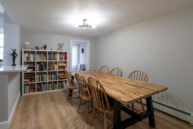 Foto del edificio - 36 Sargent Ave