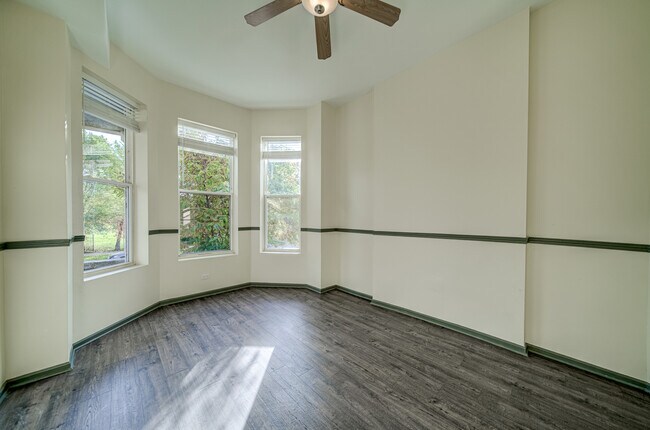 Foto del edificio - 6058 S Green St