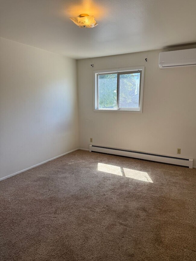 Foto del edificio - Upscale 3 bed 2 bath with garage