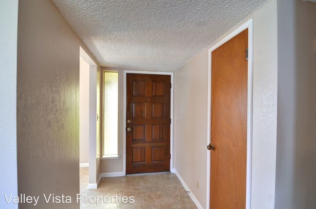 Building Photo - 6825 N Locan Ave