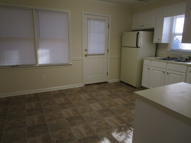 Building Photo - Tudor Place Subdivision
