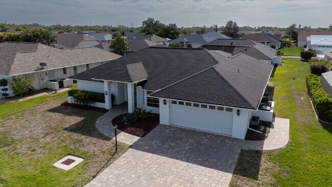 Foto del edificio - "Spacious 3-Bedroom Pool Home with 2 Baths & 2,075 Sq. Ft. of Comfort in Venice, FL!"