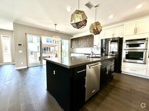 Building Photo - 8352 Ridge Ct