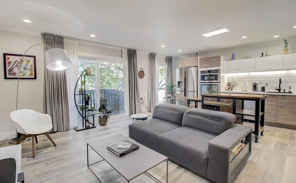 Foto principal - 1036 Oak Grove Rd
