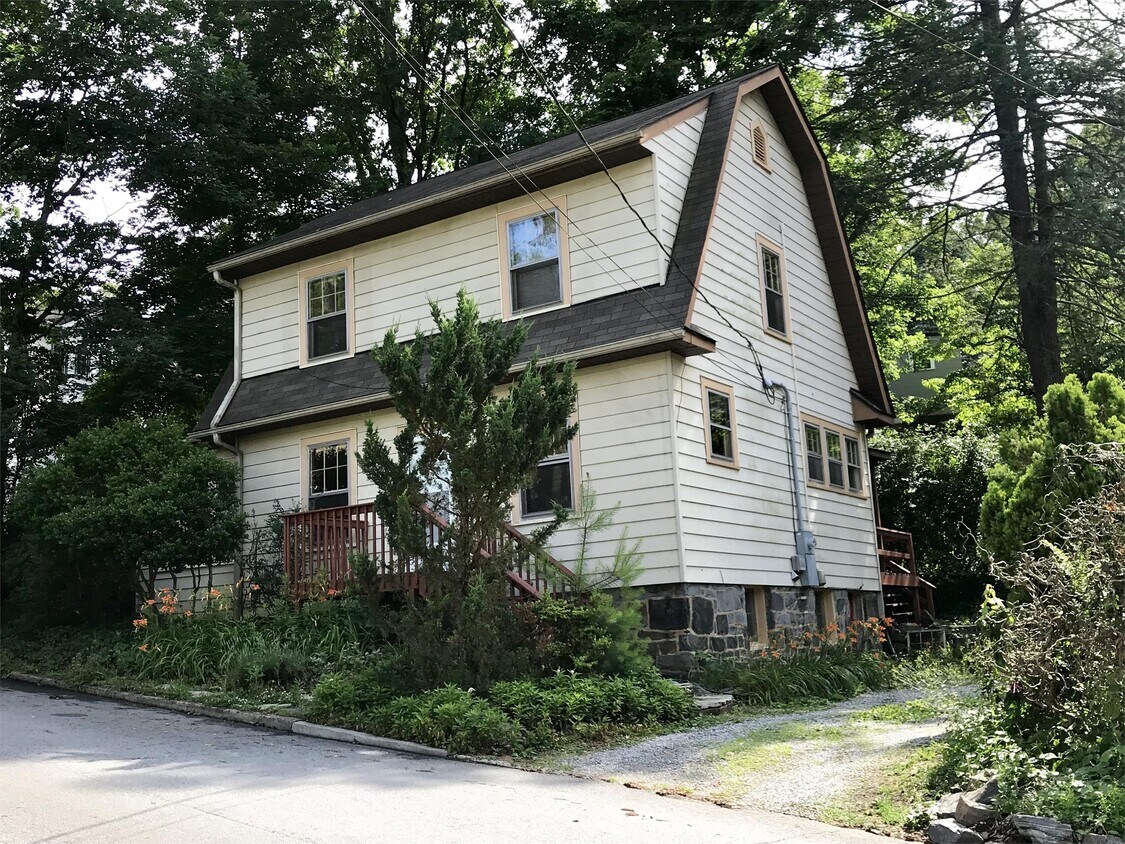 Primary Photo - 1 Montview Dr