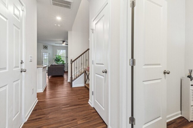 Foto del edificio - Well maintained 3-Bed 2.5 Bath Townhouse i...