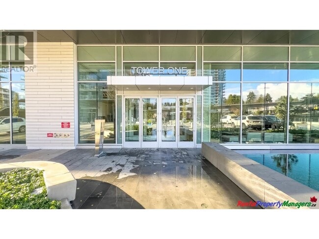 Building Photo - 3809-3809 Evergreen Pl
