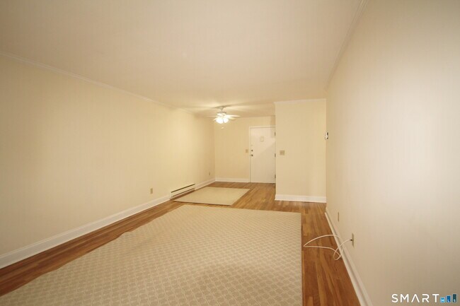 Building Photo - 637 Cove Rd