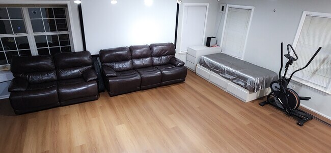 Foto del edificio - 1103 Roseberry Ct