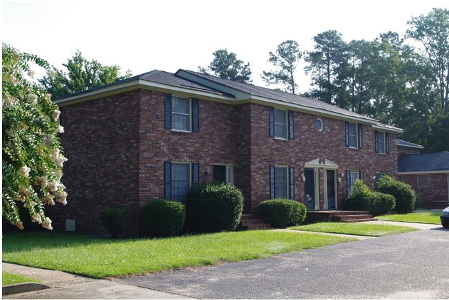 Building Photo - Engleside Apartments