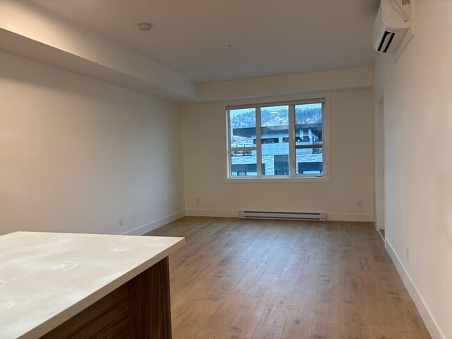 Building Photo - 1036 Coronation Ave