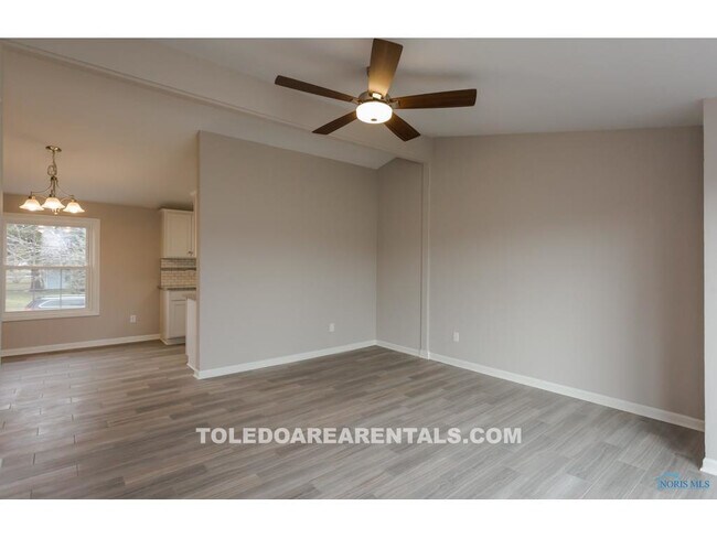 Building Photo - 1245 Whiteside Dr