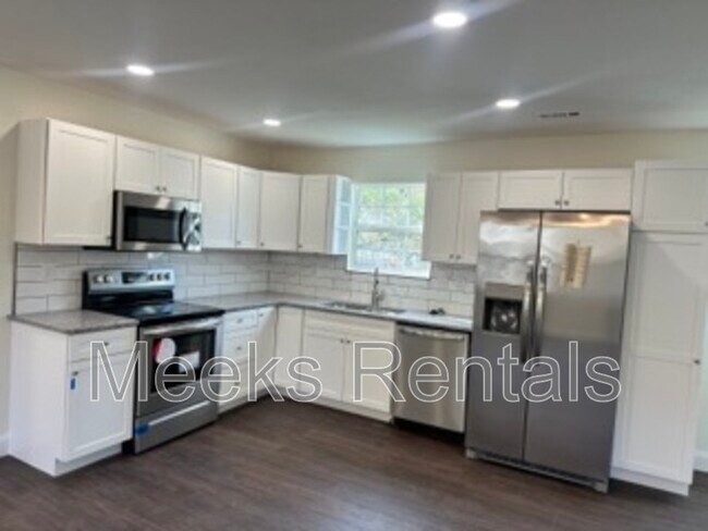 Foto del edificio - 310 68th St SE