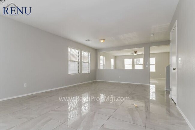 Foto del edificio - Spring into Savings: 100% off your first m...