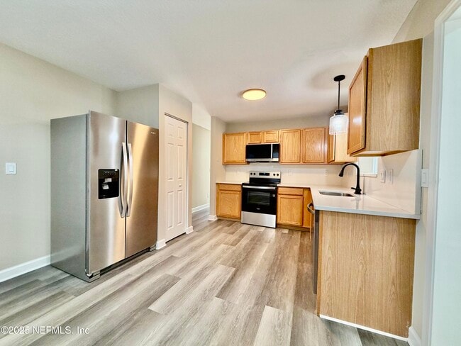 Building Photo - 452 Dutton Island Rd W