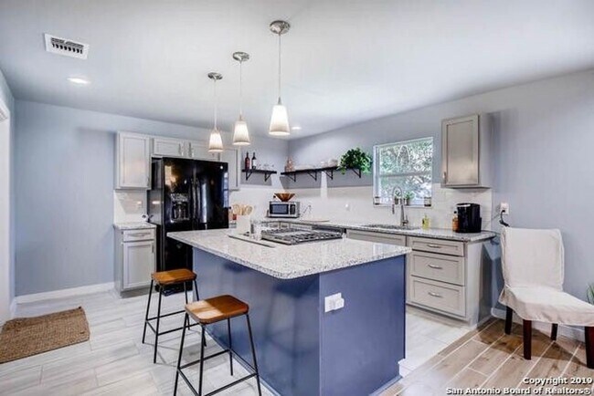Foto del edificio - Adorable 3 bedroom 2 bath Minutes from N S...