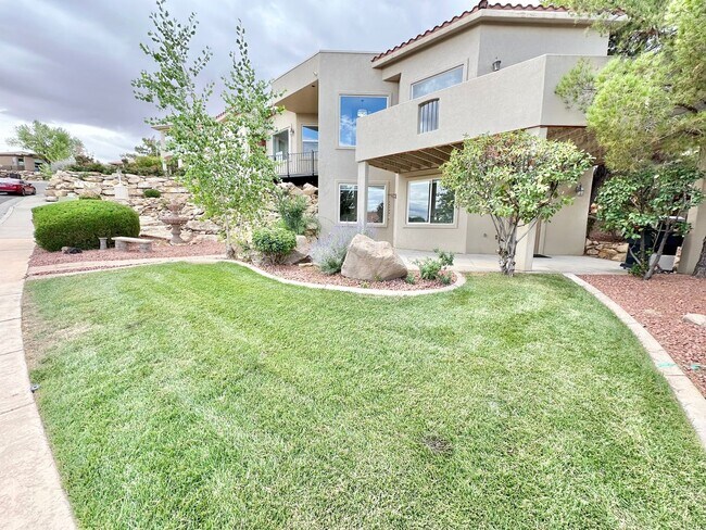 Foto del edificio - Beautiful 3-bed 2 bath Home! VIEWS VIEWS V...