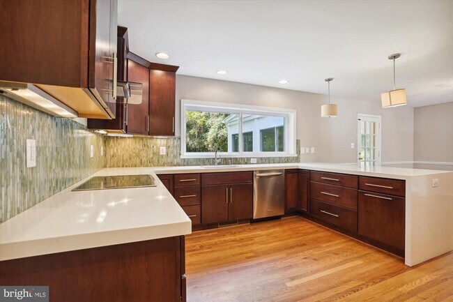 Foto del edificio - 6139 Tompkins Dr