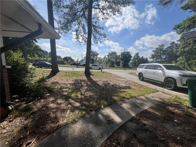 Building Photo - 763 N Hairston Rd