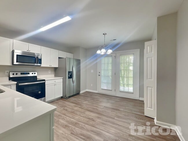 Building Photo - 705 Continental Dr