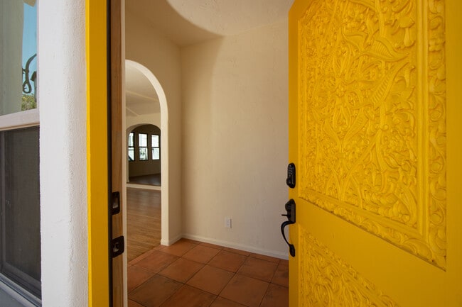 Foto del edificio - 1260 S Ridgeley Dr