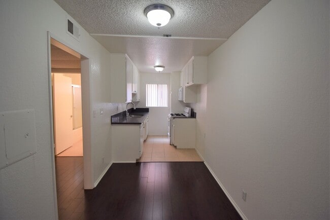 Building Photo - 11045 La Maida St