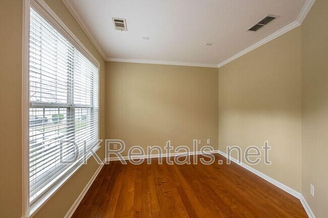 Building Photo - 804 Araya Ct
