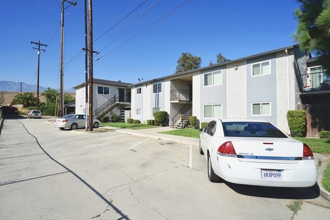 Building Photo - 1101 E 5th St