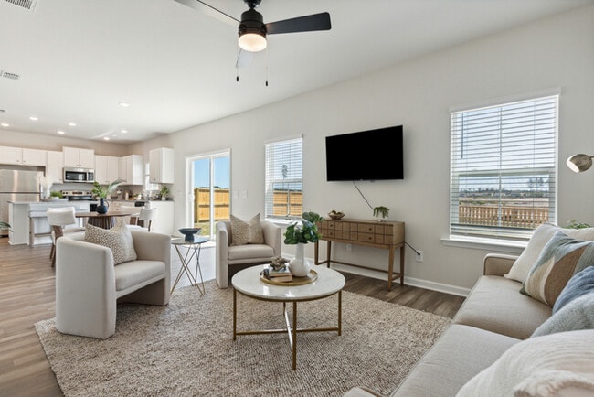 Building Photo - 169 Pine Crest View Dr