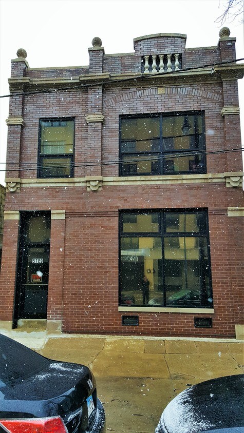 Building Exterior - 5709 N Ashland Ave