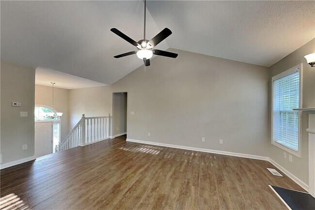 Building Photo - 58 Greenway Dr