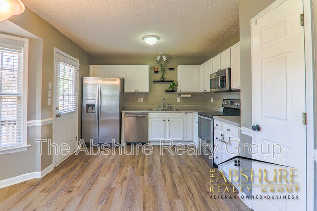 Foto del edificio - 7604 Lilly Pond Ln