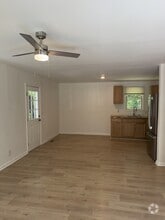 Building Photo - 610 Demoss St