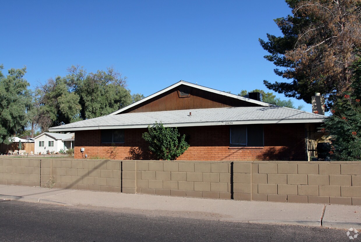 Building Photo - 2020 E Glenrosa