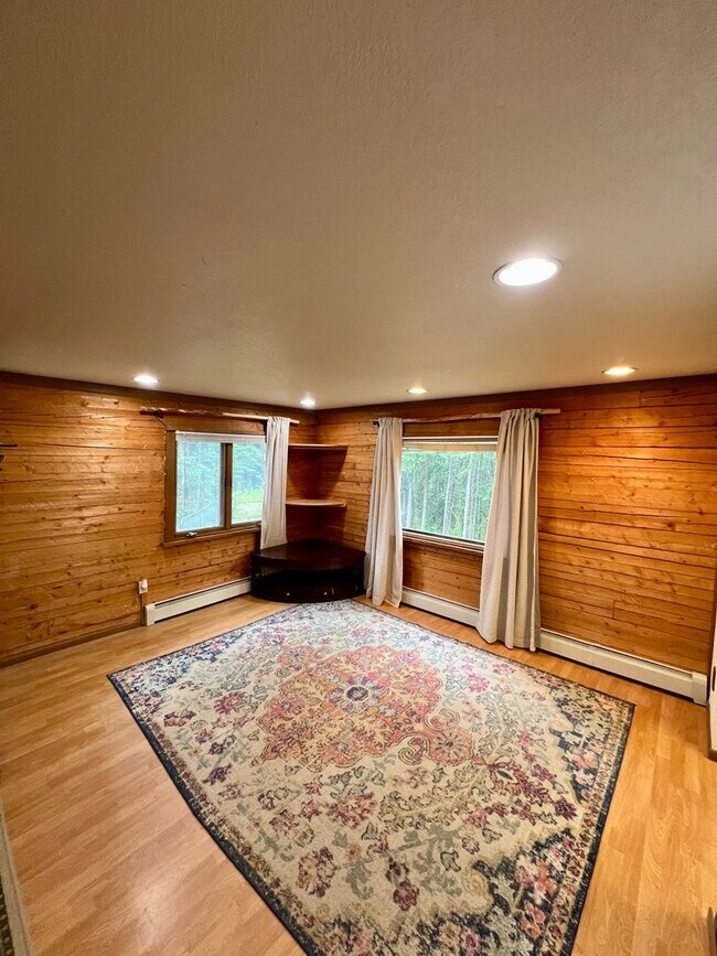 Building Photo - Charming 2-Bedroom Home in Fairbanks – Pet Friendly - Washer & Dryer