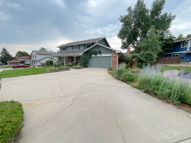 Building Photo - 4 Bedroom Home Available Near S Academy Bl...