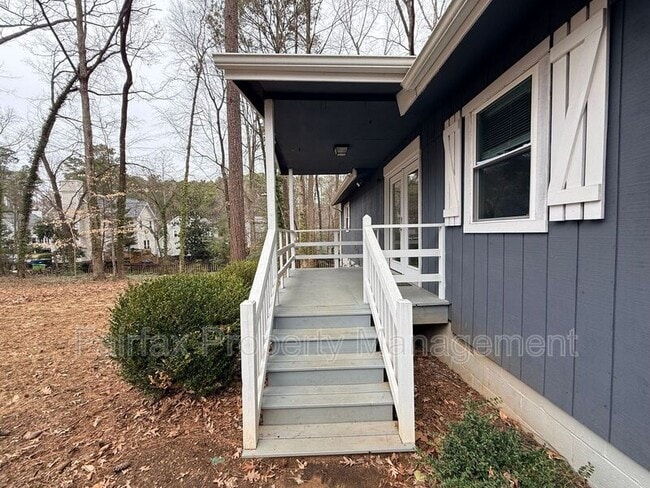 Building Photo - 6906 Baywood Dr