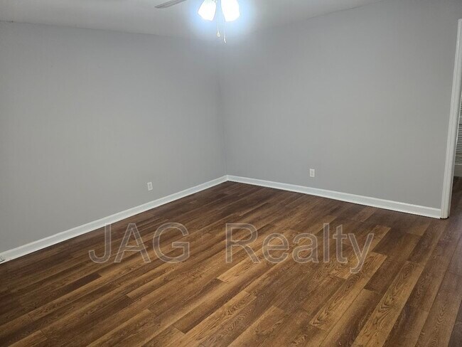 Building Photo - 841 Carrington Dr