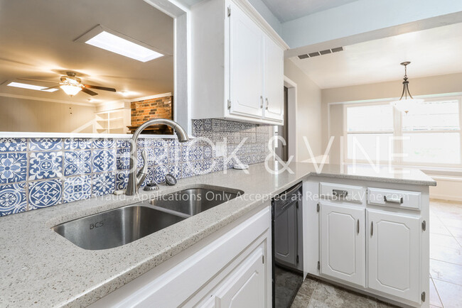 Foto del edificio - 1608 Ridgecrest Rd