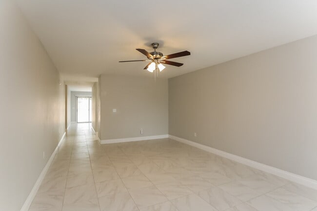 Building Photo - 267 W Darrow St